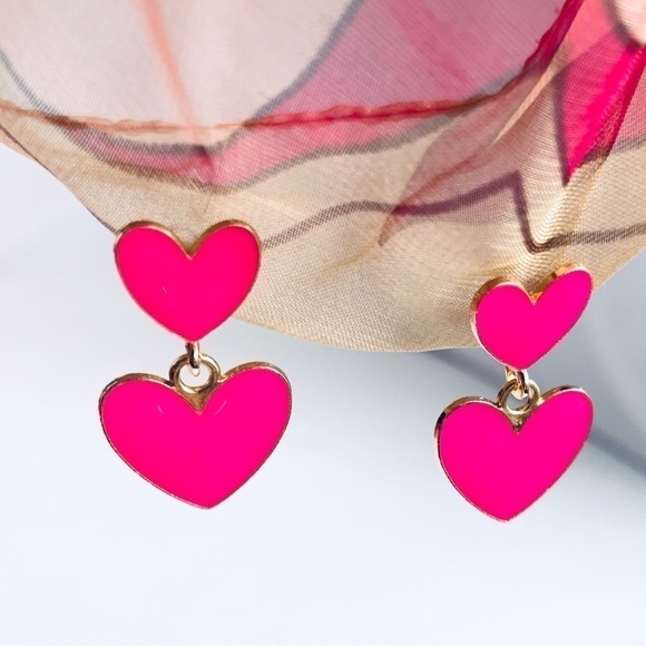 Barbie Style Heart Shaped Earring Hot Bright Pink - NWOT - Picture 1 of 14